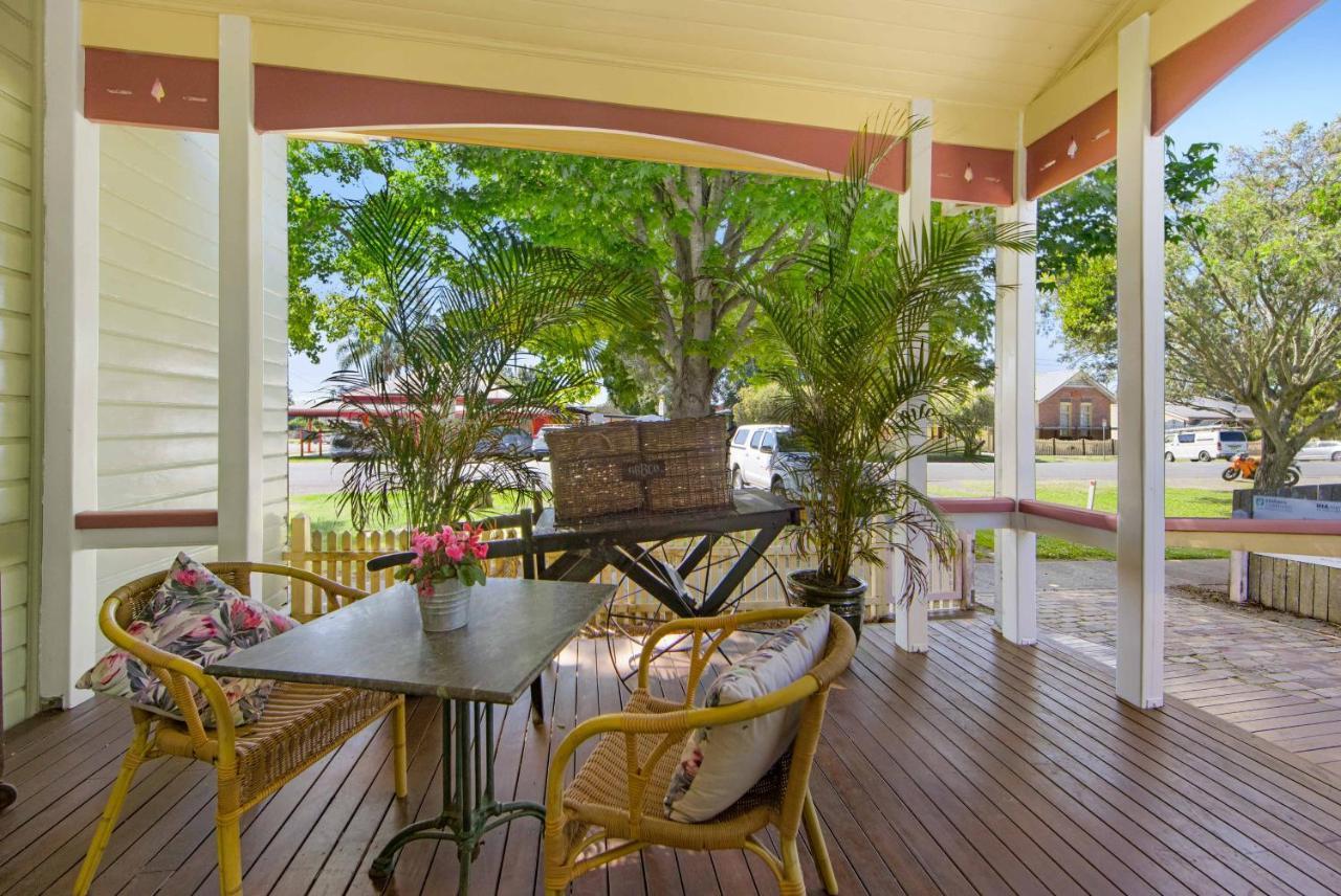 האט הד The Old Bank Gladstone Licensed Restaurant & Boutique Accommodation מראה חיצוני תמונה