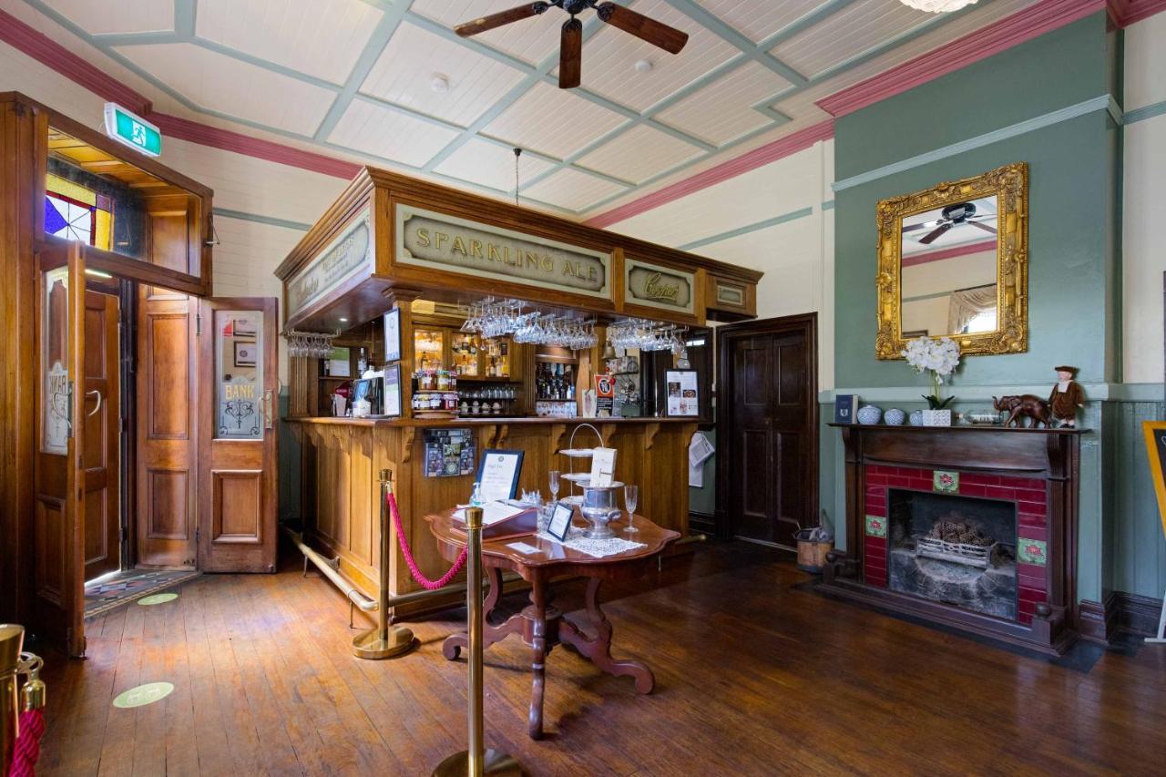 האט הד The Old Bank Gladstone Licensed Restaurant & Boutique Accommodation מראה חיצוני תמונה