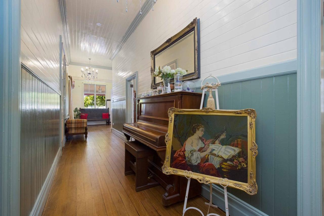 האט הד The Old Bank Gladstone Licensed Restaurant & Boutique Accommodation מראה חיצוני תמונה